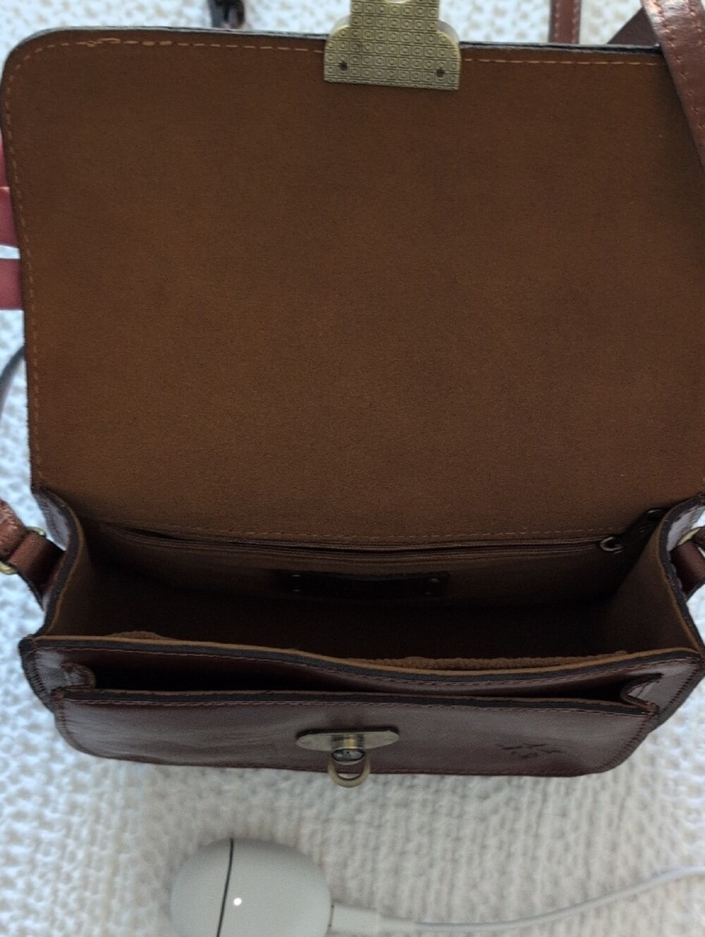 Patricia Nash Besano Chestnut Brown Leather Crossbody with Brass Turn-Lock - Picture 4 of 5